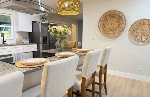 Port Orange House | Coastal Bliss Getaway 3.8 Miles to Beach. Stylish & Coastal Charm Interior