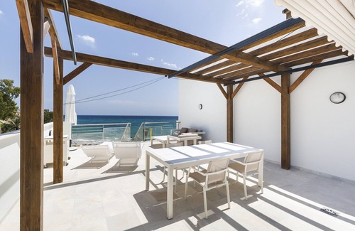 Coveta Fuma Apartment | Coastal Bliss with Pool