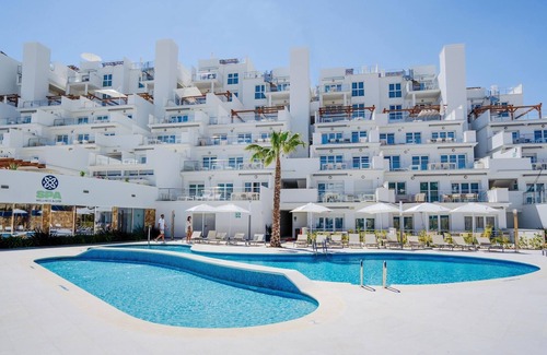 Coveta Fuma Apartment | Coastal Bliss with Pool