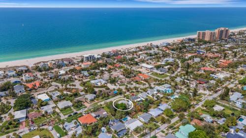 Bay Esplanade House | Coastal Breeze - Beach Pool Home!