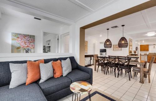 Bay Esplanade House | Coastal Breeze - Beach Pool Home!