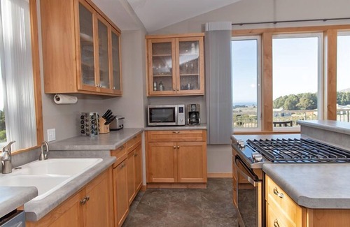 Sereno del Mar House | Coastal Breeze- Just north of BB, in a quite coastal community, great views