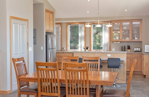 Sereno del Mar House | Coastal Breeze- Just north of BB, in a quite coastal community, great views