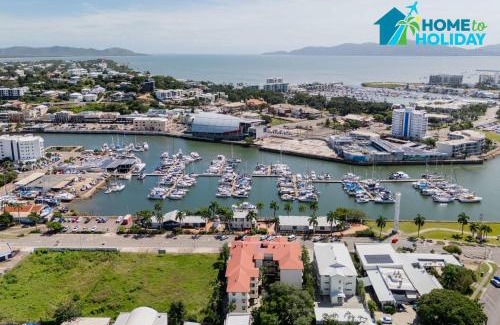 South Townsville Hotel | Coastal Breeze Studio- Steps from CBD,Stadium&Ferry