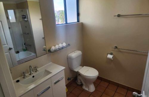 South Townsville Hotel | Coastal Breeze Studio- Steps from CBD,Stadium&Ferry