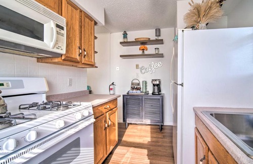 Southend Apartment | Coastal Brigantine Retreat - Walk to Beach!