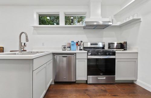 Gulfport Apartment | Coastal Cabana Studio - Close to beach and Mississippi City