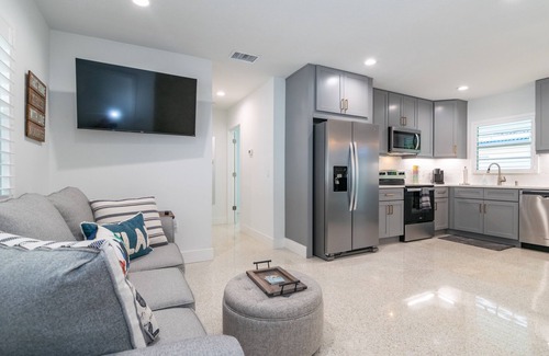 Ilexhurst House | Coastal Calm Steps from the Beach