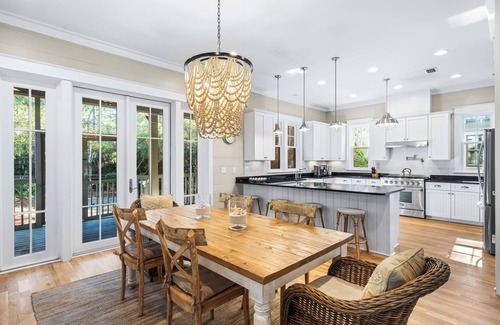 Forest District House | Coastal Charm Awaits! 4BR Pet-Friendly Home, 6 Seater Golf Cart, Bikes. Your Perfect 30A Getaway!