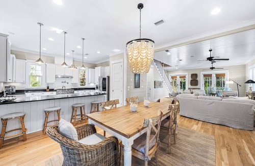 Forest District House | Coastal Charm Awaits! 4BR Pet-Friendly Home, 6 Seater Golf Cart, Bikes. Your Perfect 30A Getaway!