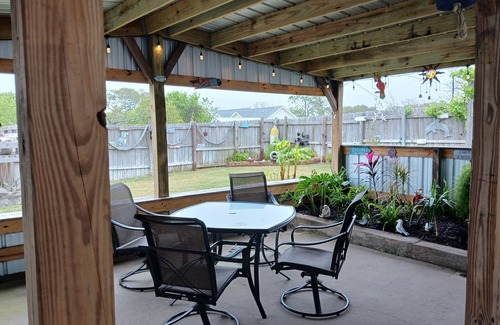 Ingleside House | Coastal Charm, tropical oasis. Fishing right across the street. Pet-friendly