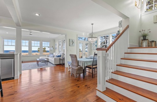 Southern Coast House | Coastal Charm with Stunning Views – Steps from the Shoreline!