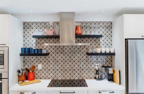 Jupiter Condo | Coastal Chic 1BR Retreat – Walk to Jupiter Beach!