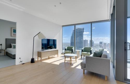 Broadbeach Apartment | Coastal Chic 2BR Steps to Beach and Dining
