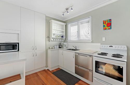 New Brighton House | Coastal City Retreat - New Brighton Accommodation