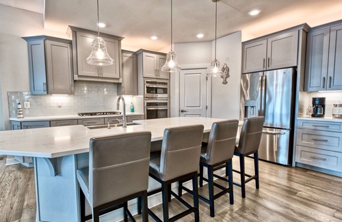 Lewes House | Coastal Club * 4BR Luxury House * Sleeps Up to 10