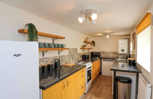 Loftus Cottage | COASTAL COTTAGE, pet friendly, with open fire in Saltburn-By-The-Sea