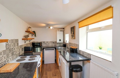 Loftus Cottage | COASTAL COTTAGE, pet friendly, with open fire in Saltburn-By-The-Sea