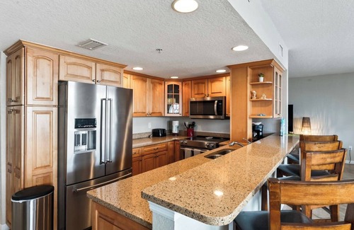 Clearwater Beach Apartment | Coastal Comfort x2! Perfect for Groups – Sleeps 18