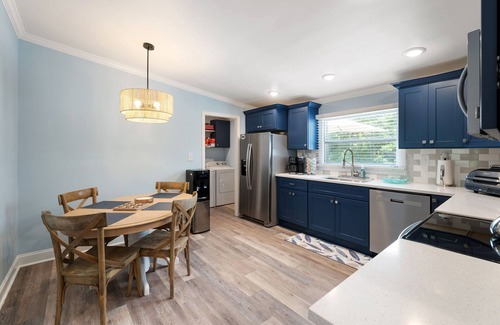 Southport House | Coastal Comfort at Mainsail Shenanigans – Minutes from Beach & Downtown