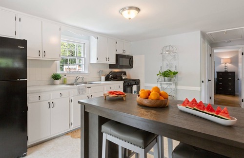 Hyannis House | Coastal Comfort Stay | Near Beaches & Attractions