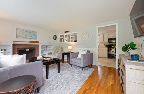 Hyannis House | Coastal Comfort Stay | Near Beaches & Attractions
