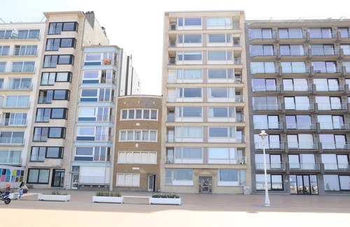 Nieuwpoort-Bad Apartment | Coastal Comfort with Views
