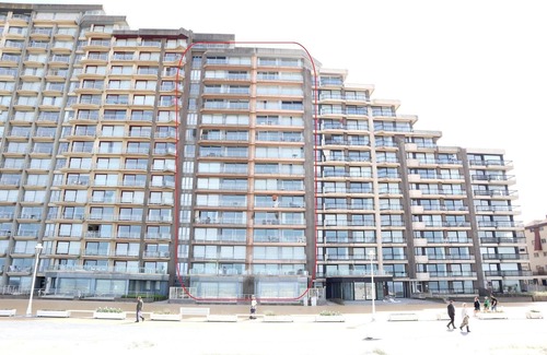 Nieuwpoort-aan-Zee Apartment | Coastal Comfort with Parking