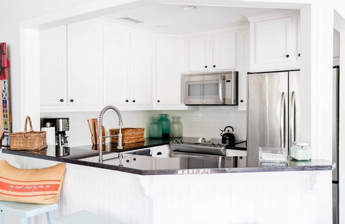 King City Condo | Coastal Condo steps to the pier village - sleeps 4