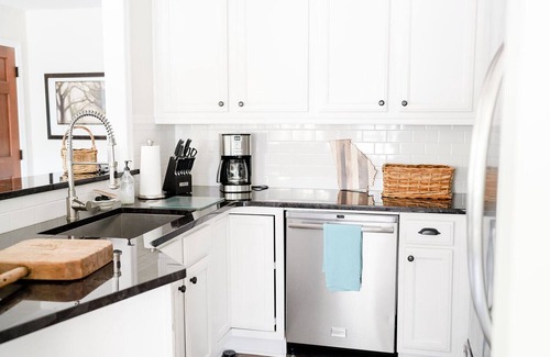 King City Condo | Coastal Condo steps to the pier village - sleeps 4