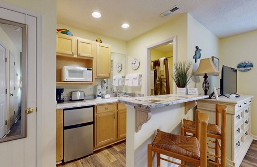 St. James Condo | Coastal Condo with golf course view and shared pool access