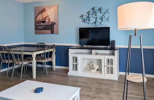North Wildwood Apartment | Coastal Condo with Pool, 1 Block to Wildwood Beach!
