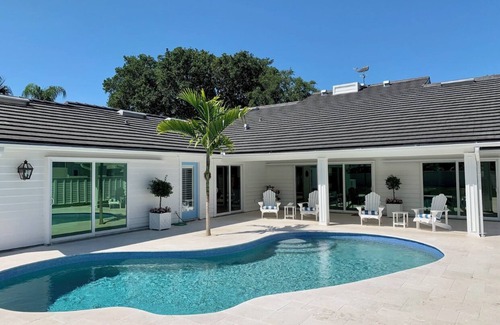 South Sarasota House | Coastal Contemporary in “The Landings” tennis community ~ Siesta Key.