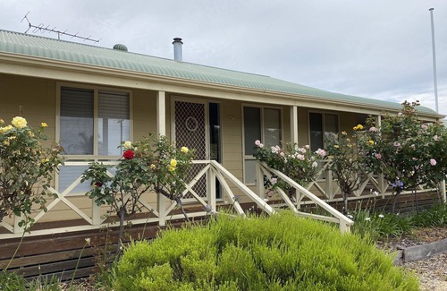 Goolwa Beach Cottage | Coastal cottage 10 minutes walk to Goolwa Beach
