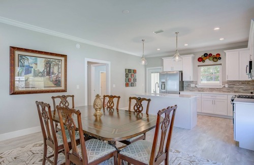 Foley House | COASTAL COTTAGE 10 MINTUES FROM THE SAND