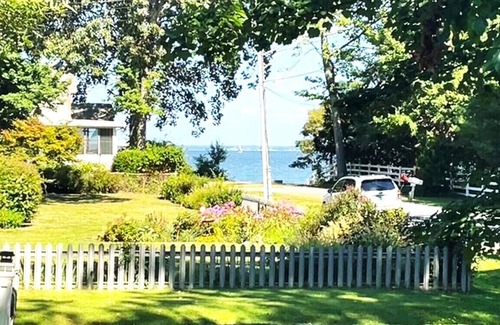 Arundel on the Bay House | Coastal Cottage - 3 BR -Retreat Near Annapolis | Bay Views | Beach Access