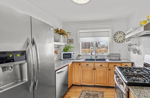 Hyannis House | Coastal Cottage: Beach Access, Bikes & Pet-Friendly!