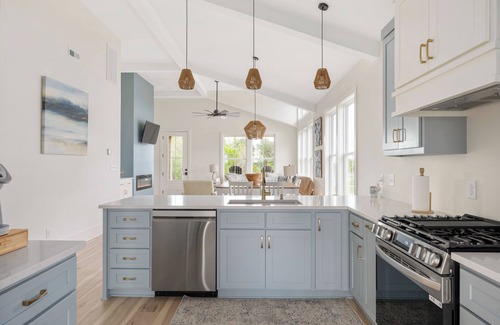 Newport House | Coastal Cottage near Emerald Isle