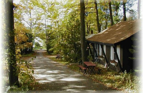 Sturgeon Bay Cottage | Coastal Cottage Resort. Comfy Cozy Cottage. Sleeps Up To 5, Free WiFi, Secluded
