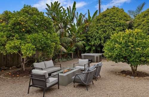 West Mesa House | Coastal Cove Pet Friendly - Steps to Douglas Preserve