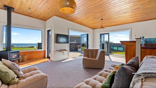 Warea House | Coastal Daze - New Plymouth Holiday Home
