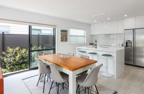 Papamoa Beach House | Coastal Delight - close to the Beach and shops