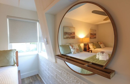 Vilano Beach Hotel | Coastal Double Full- 5 min walk to beach!