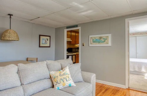 Boothbay Harbor Apartment | Coastal downtown 1 Bed, 1 Bath, full kitchen w/harbor view