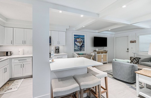 Old Naples Apartment | Coastal Downtown Naples Condo - Walk to the Beach!