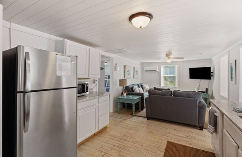 Folly Beach Apartment | Coastal Escape! 2Br apt Beach access Getaway