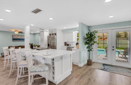 Palma Sola House | Coastal Escape by SkyRun Anna Maria