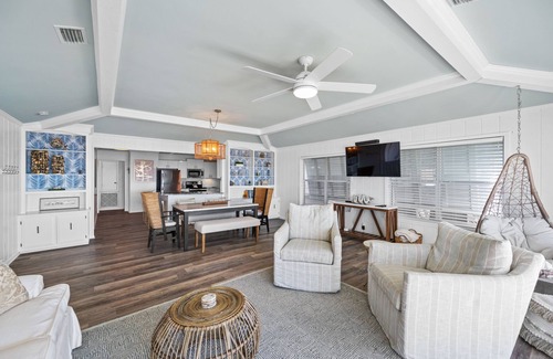 Alabama Gulf Coast Cottage | Coastal Fairhope Cottage/Waterfront/Beautiful sunsets view/Screened porch and private pier