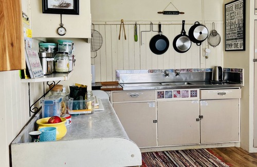 Tirohanga Cottage | Coastal Family Cottage