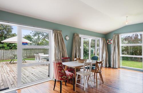 Waitarere Beach House | Coastal Family Escape - Waitarere Beach Retreat